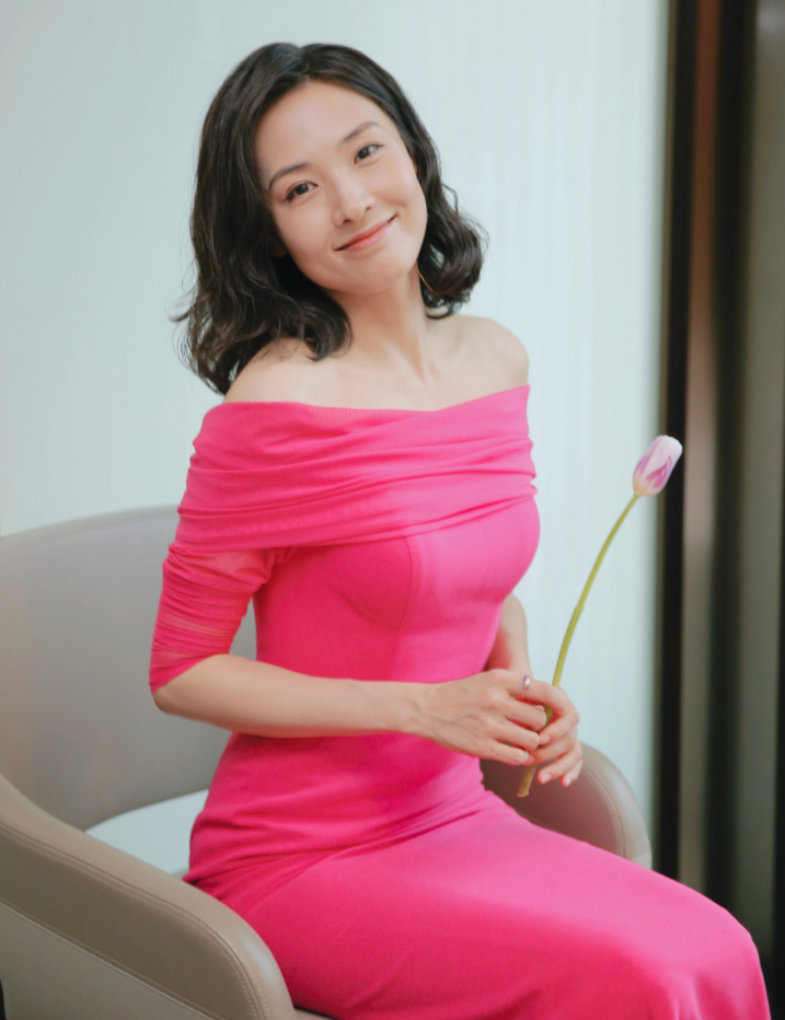 郑罗茜觉得演员和角色是相互成就的关系,她不在意角色大小,在她看来