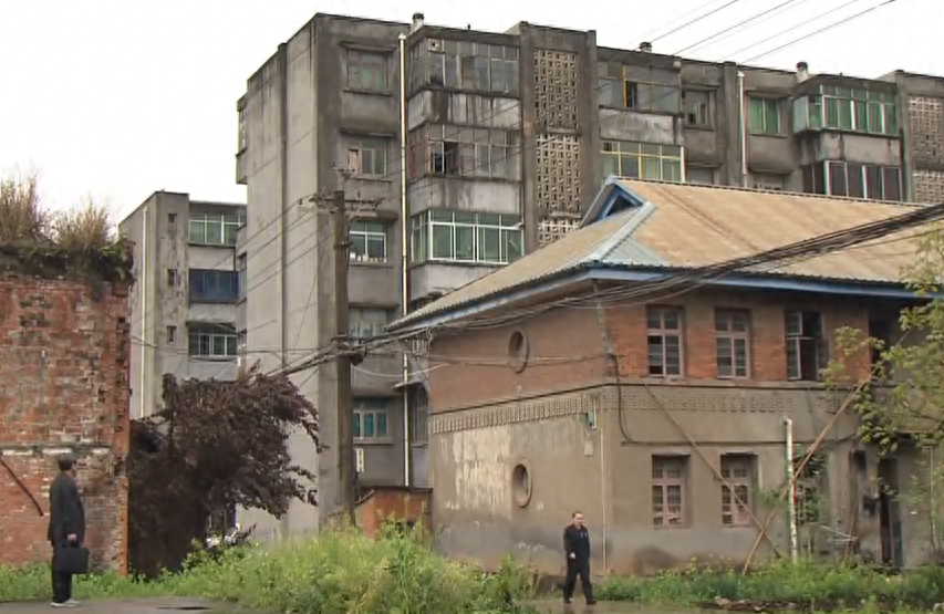 回顾四川大爷借房给同事结婚18年后却无法索回新房主道出真相