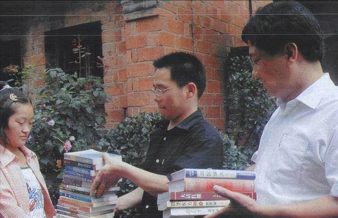 回顾河南女孩为实现作家梦用0分抗拒高考如今她后悔了吗