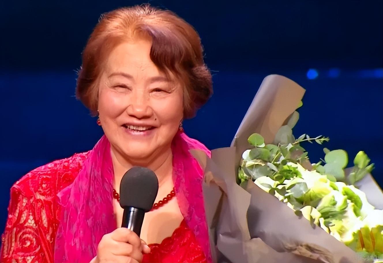 回顾祝希娟60岁退休后定居美国78岁回国住养老院