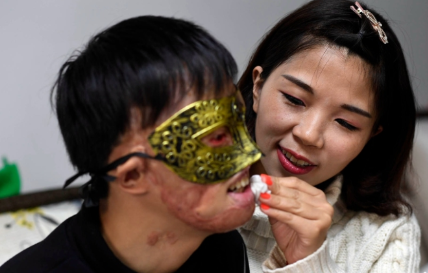 2018年6月的一天,唐辉在网上认识了一个比自己大3岁的重庆女孩杨兴.