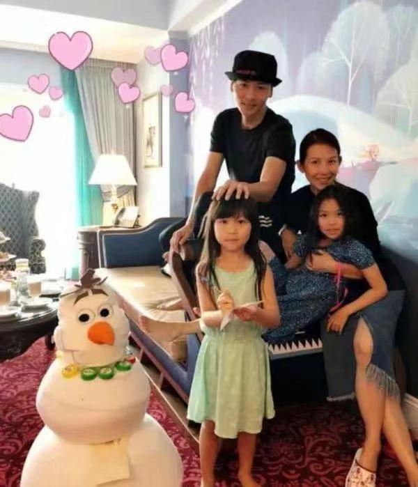 蔡少芬自豪说道:"花3000多万,买的80平豪宅