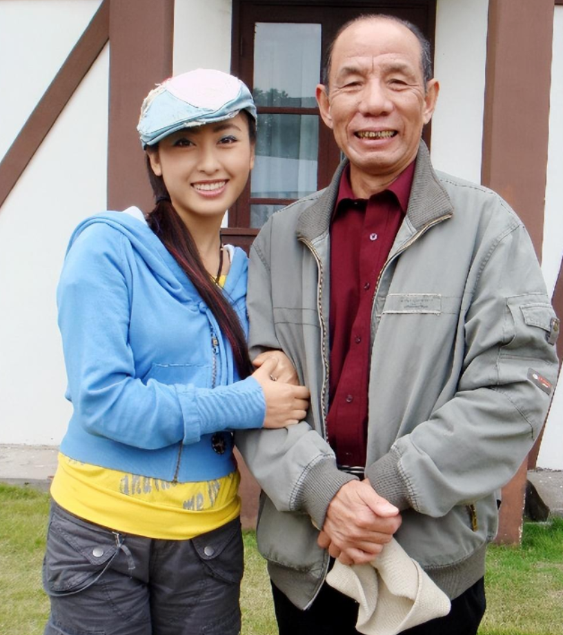 回顾演员魏宗万娶房东女儿为妻将继女宠成宝晚年供外孙读书