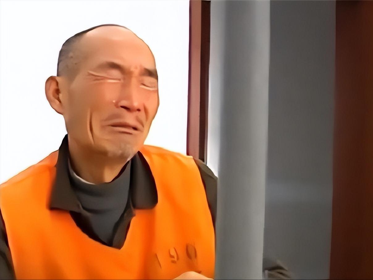 2011年六旬老汉砸死亲孙村民却称杀得好还联名为他求情