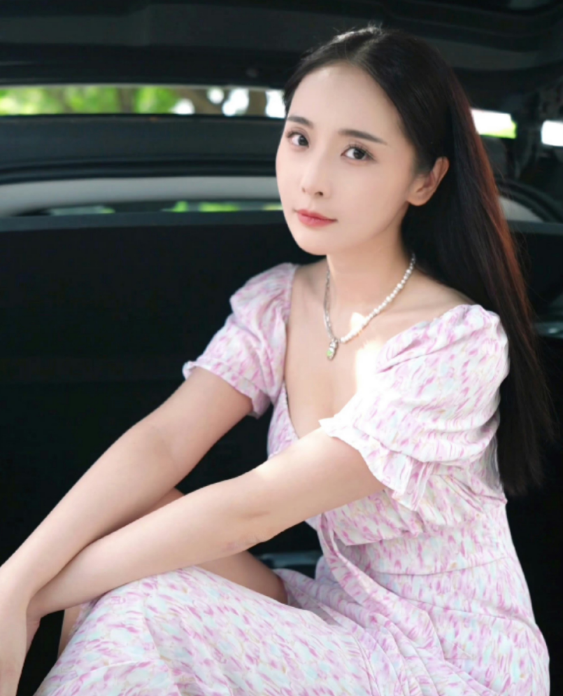 回顾李曼她出道17年不温不火却活出了自己的姿态和个性