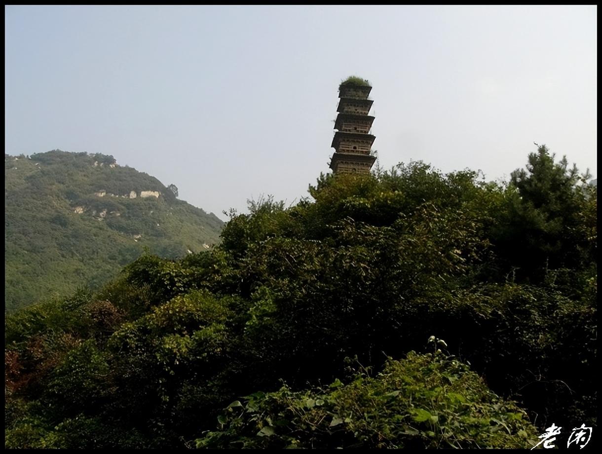 云雾飘逸紫阁峪,紫阁峪内还有很多景点:张良洞,万花山,一线天,蟒头山