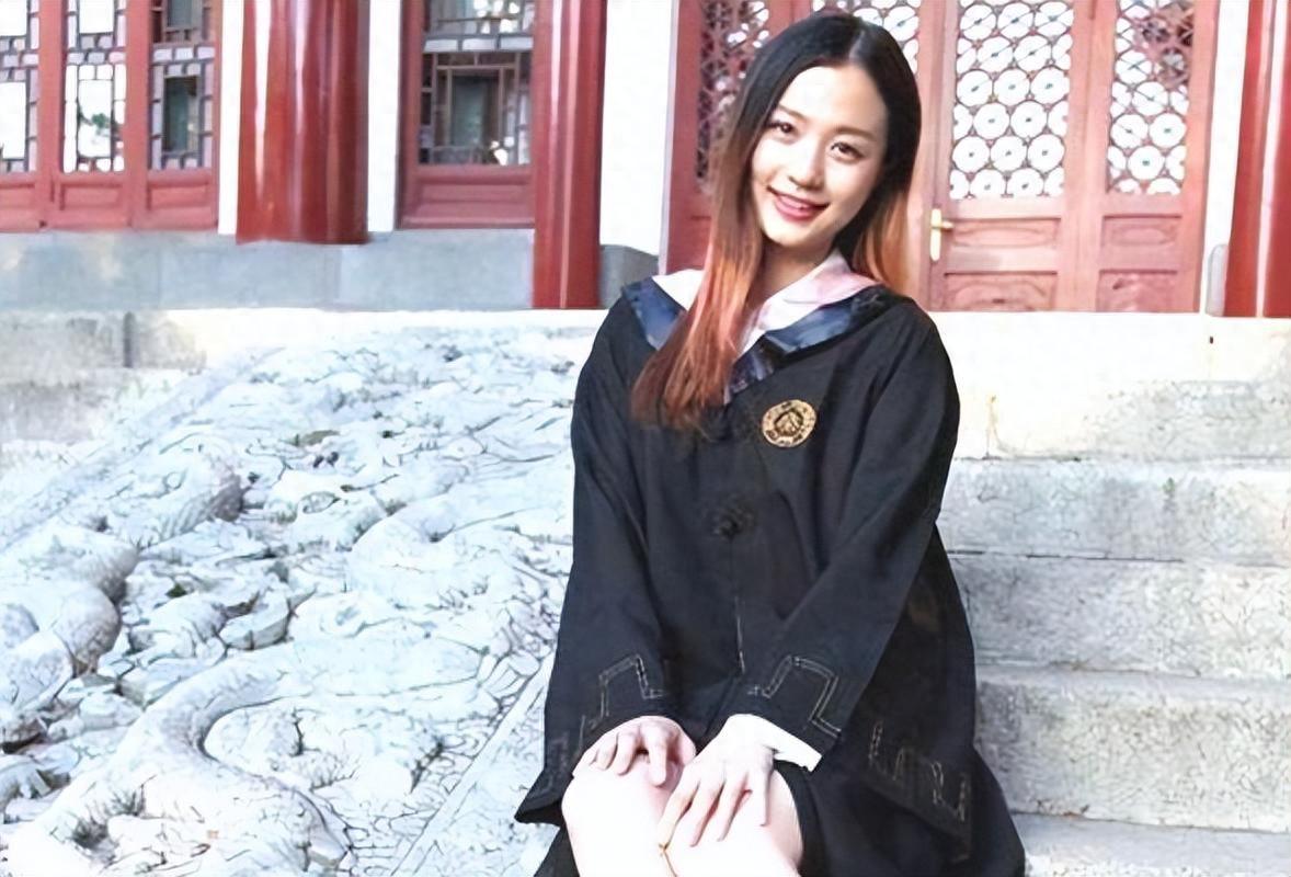 回顾女孩18岁保送北大北漂13年不温不火如今34岁回家卖臭豆腐