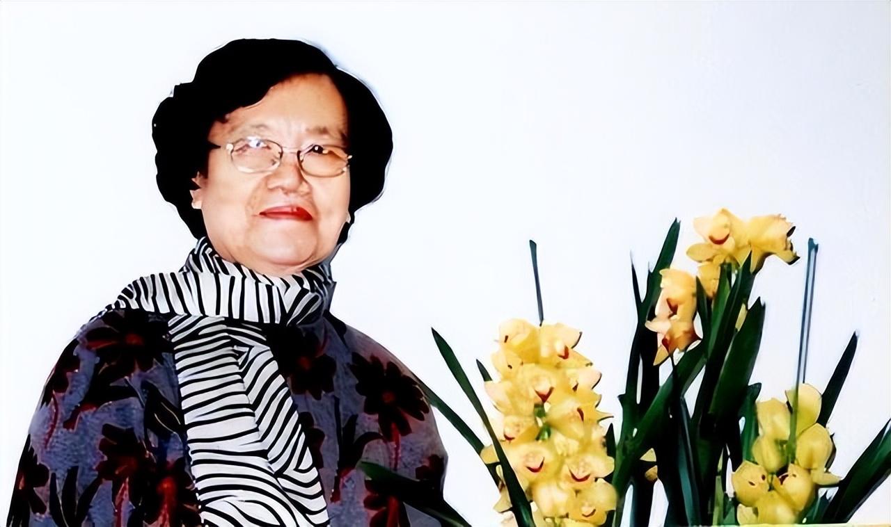 康乃尔不知道,王化琴那次通风报信,差点要了她半条命.