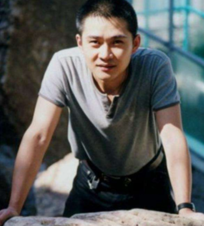 回顾演员任帅戏红人不红与丑妻相爱20年她有什么魅力