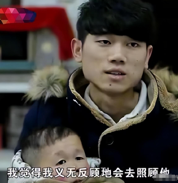 回顾袖珍人吴康他的外表看似小孩实则36岁如今靠拼图发家致富