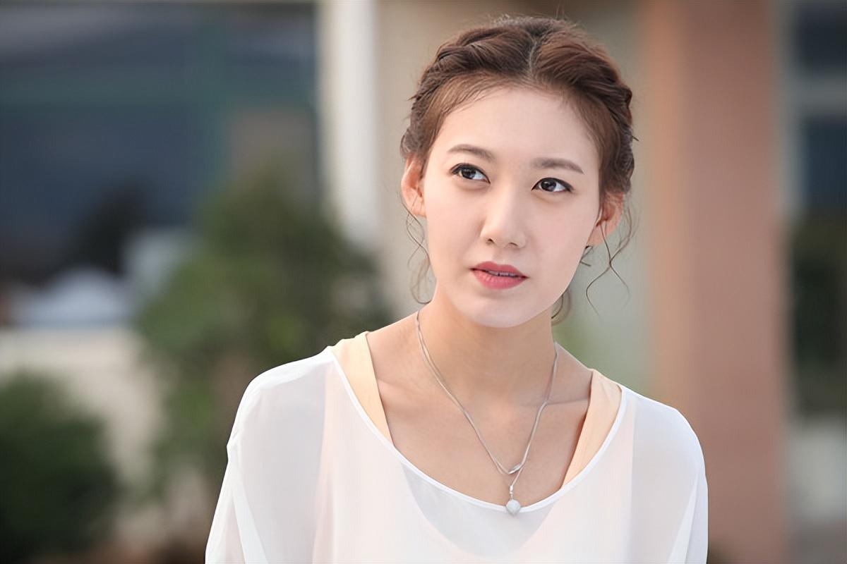 回顾高露出道25年无绯闻隐婚生下一儿一女现41岁越活越有魅力