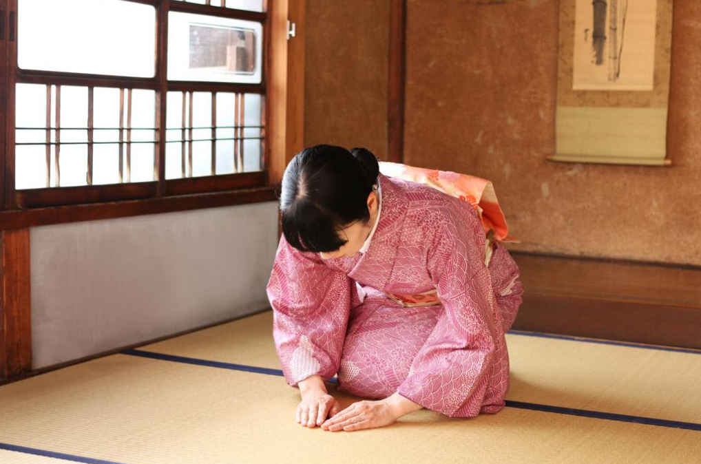 叠脚跪坐日本进家门跪式服务日本的基本礼仪有哪些日本礼仪文化图片