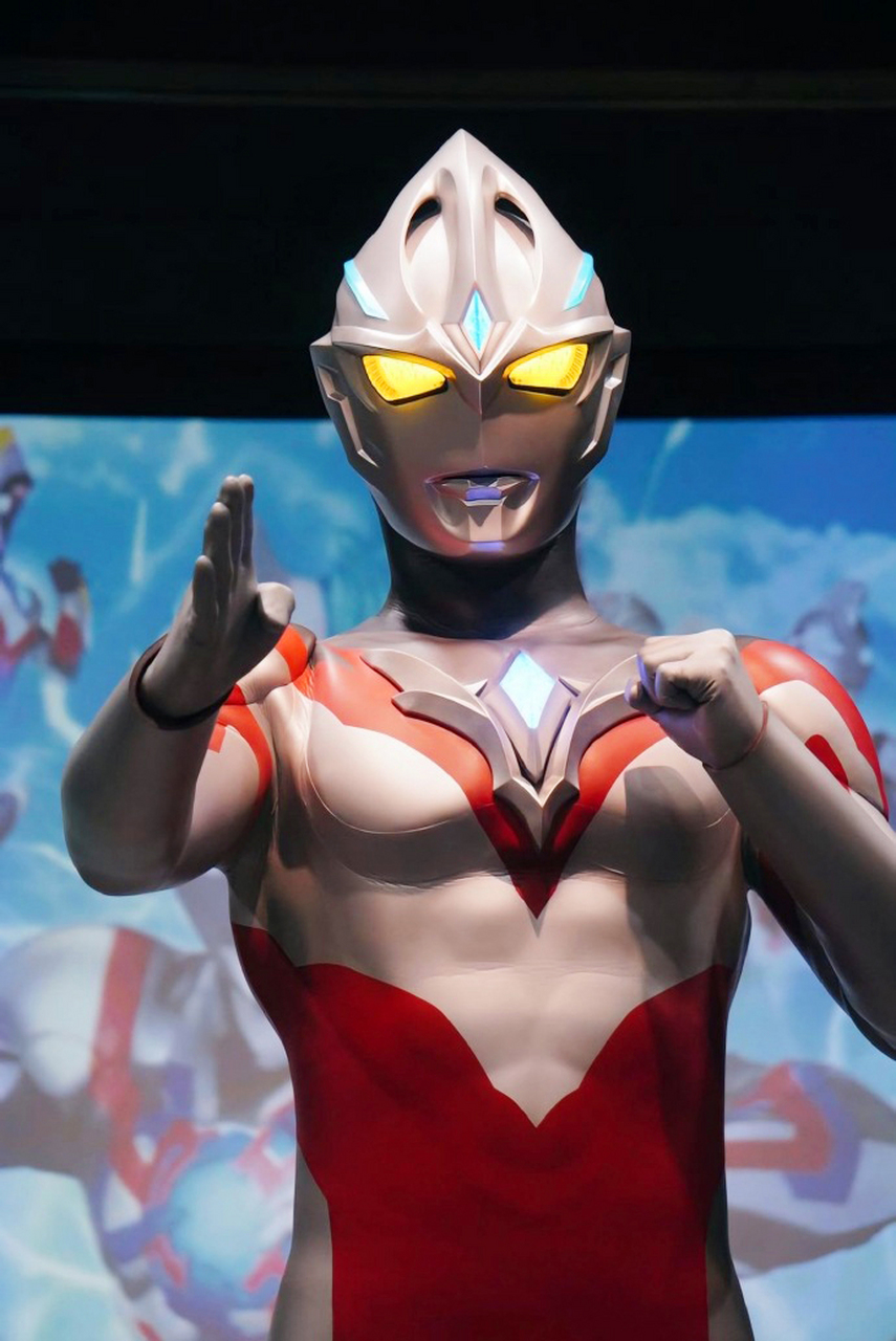 亚刻奥特曼帅起来,真的是太帅,太酷了超级喜欢,几乎要胜过我最爱的