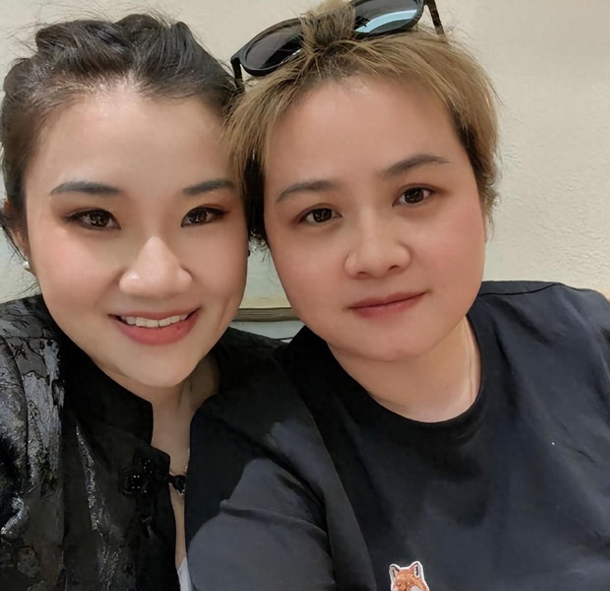 德云社岳云鹏妻子聚会照被晒,吃胖了,与岳云鹏更有夫妻相了