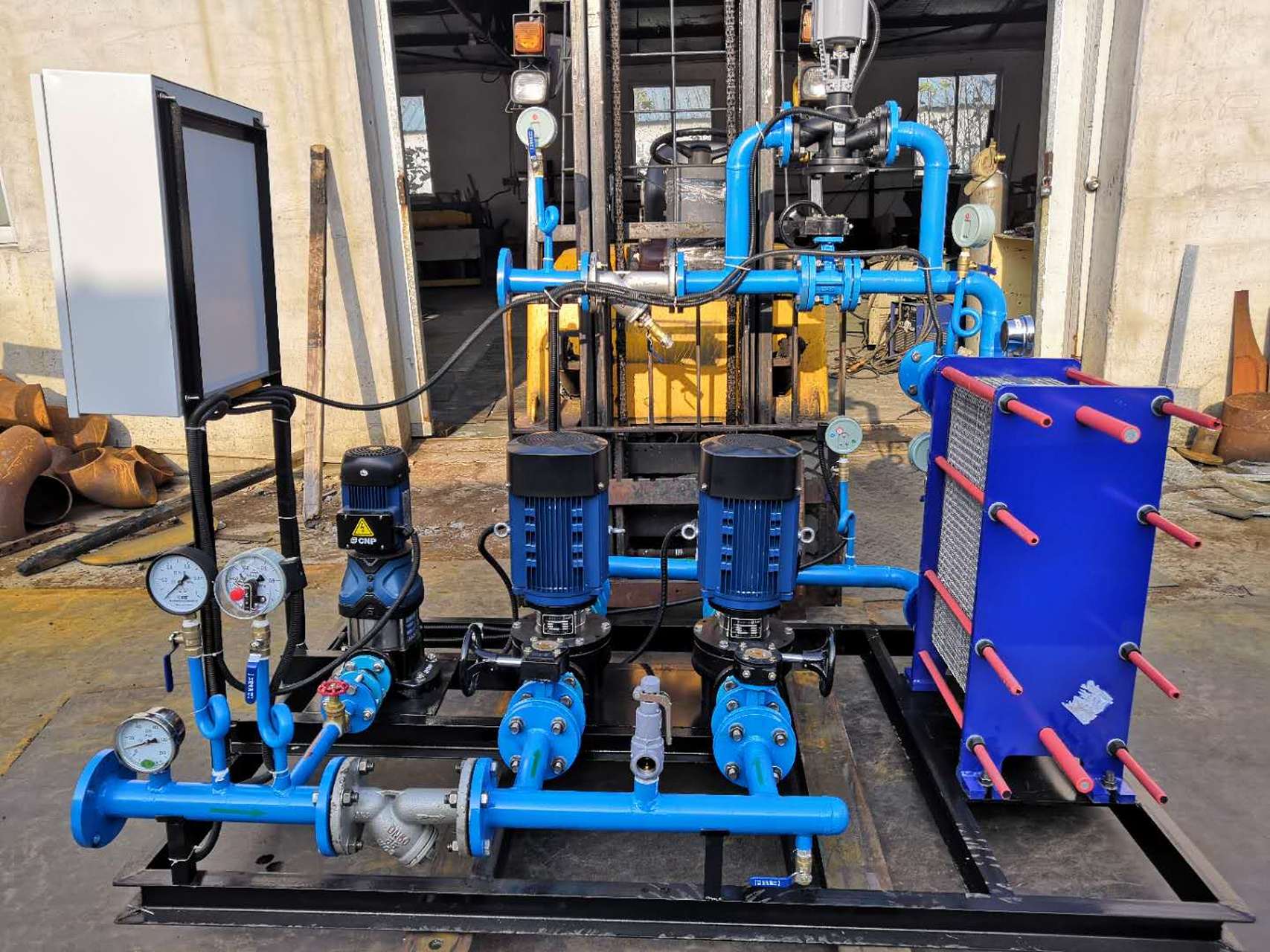 板式换热机组是高效,紧凑,节能的热交换设备,选型需考虑热负荷,流体