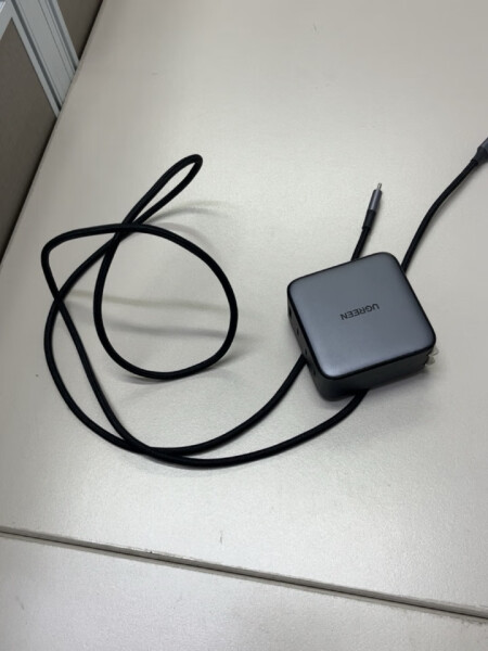 绿联充电器值得买吗?多孔设计轻巧便携,快充高效节能