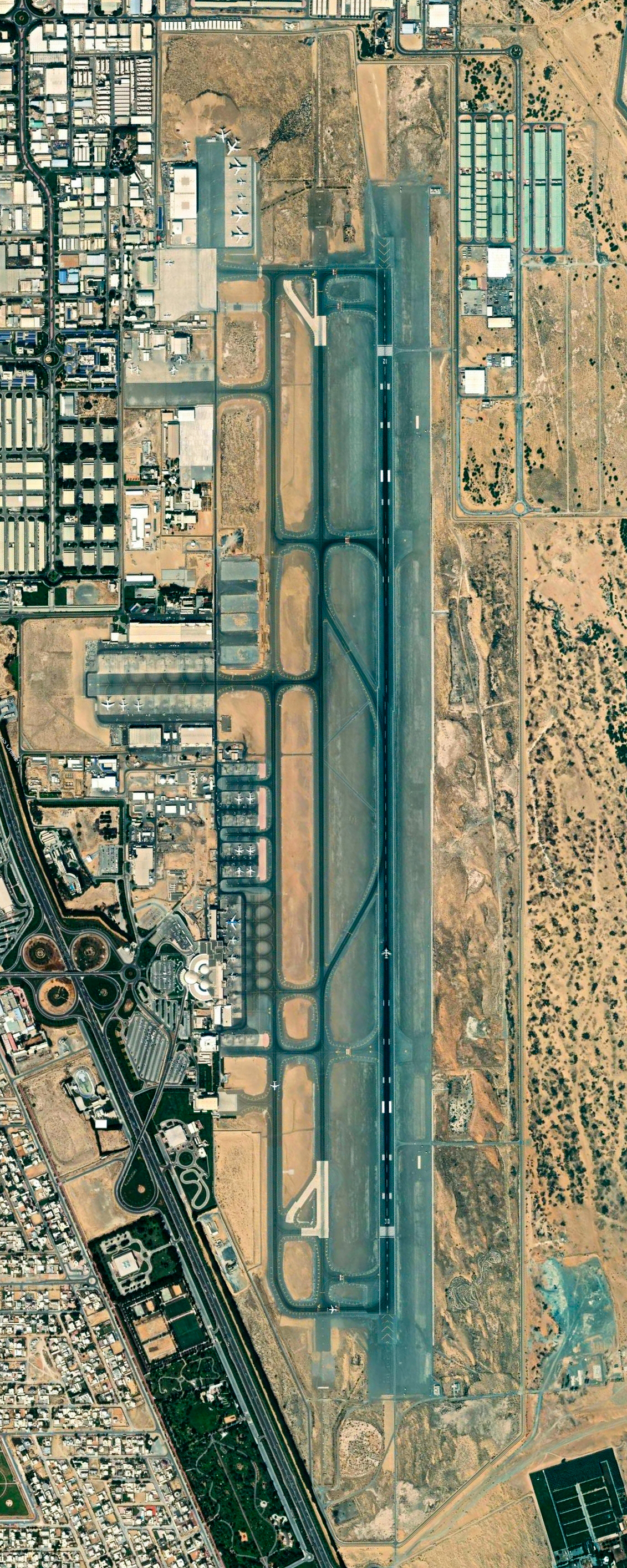 卫星视角下阿联酋8个主要机场