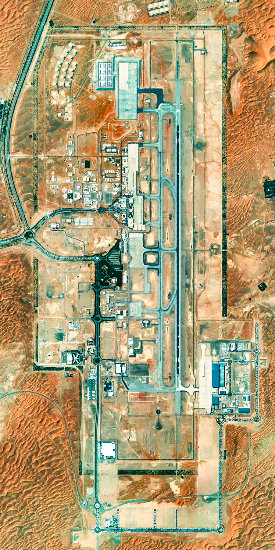 卫星视角下阿联酋8个主要机场