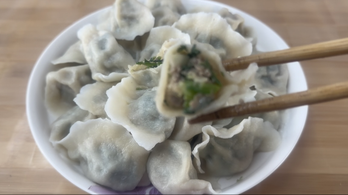 第一次做猪肉菠菜馅儿饺子，这样做饺子馅儿，鲜香美味太好吃啦