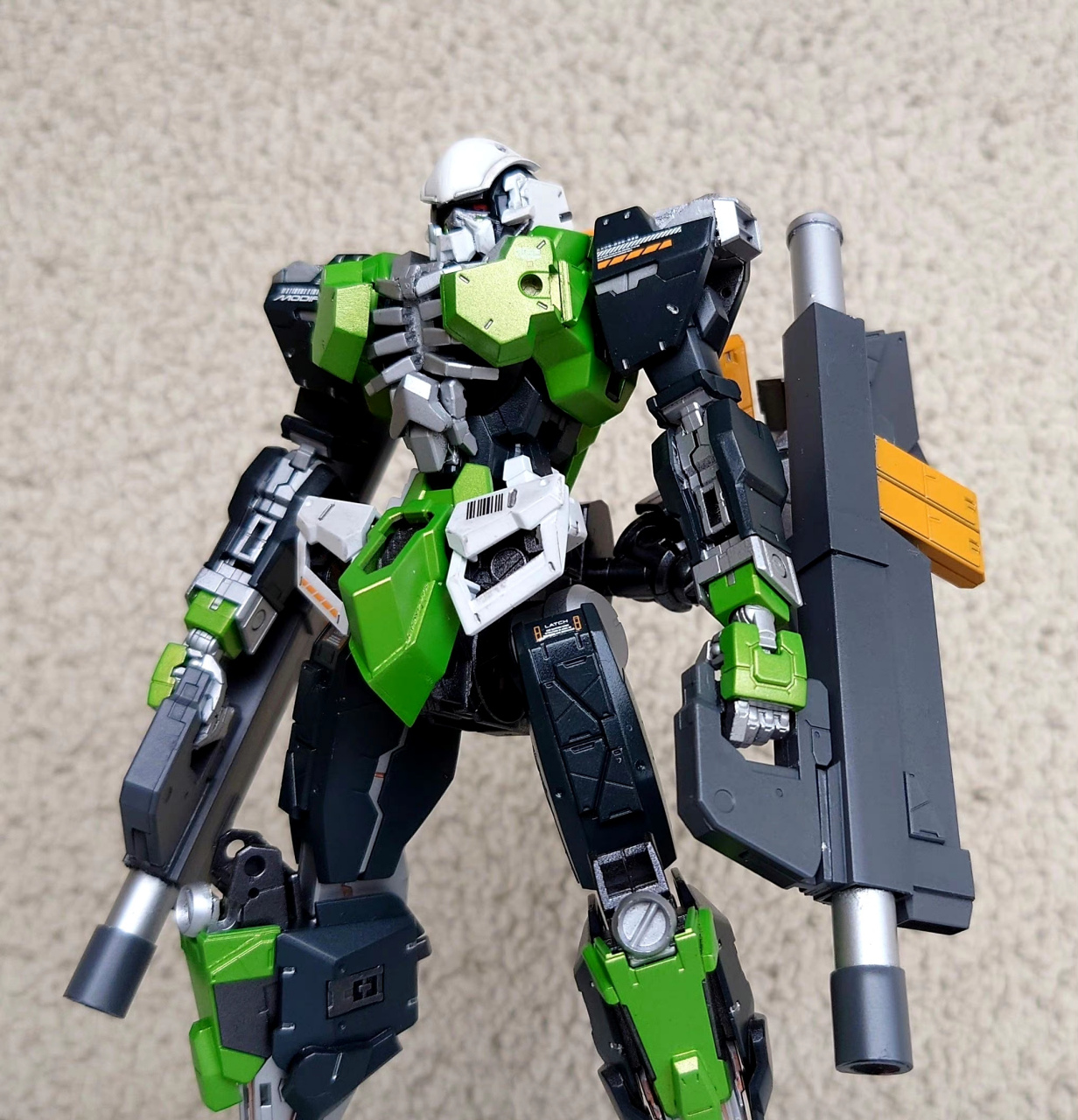 模型欣赏:机动战士高达00 力天使·骷髅连接者,进行了头雕与武器的