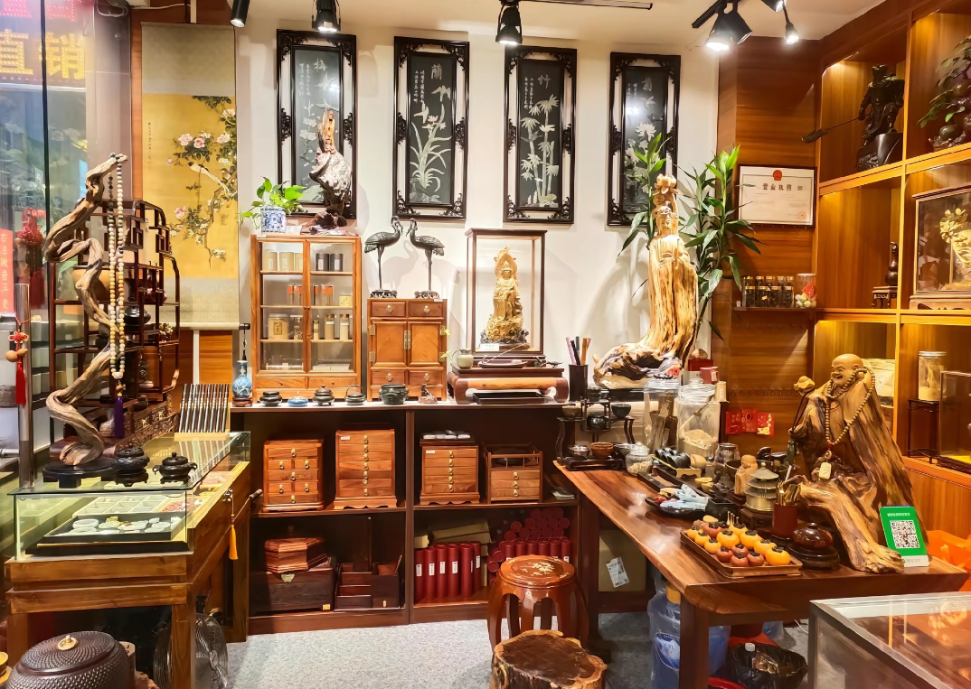 广州芳村花鸟虫鱼市场火灾后续,红木家具商户称损失超千万