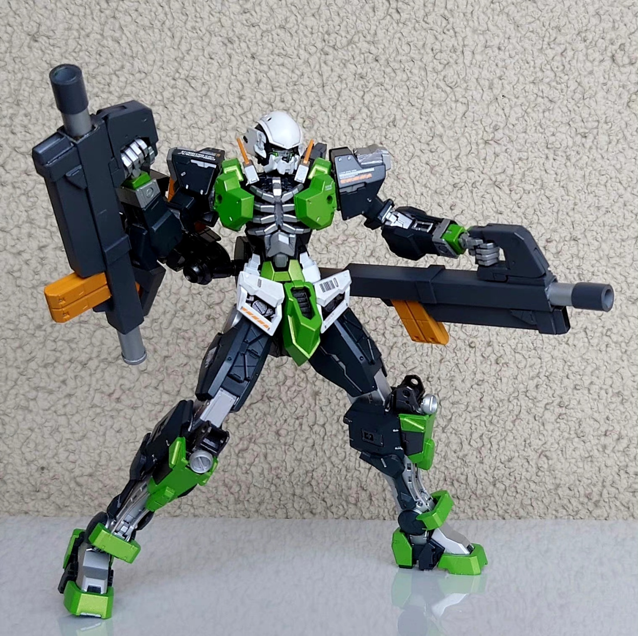 模型欣赏:机动战士高达00 力天使·骷髅连接者,进行了头雕与武器的