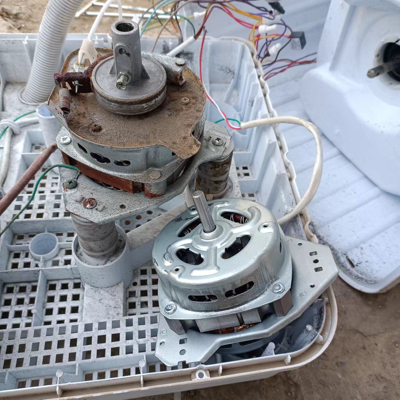 今天给用户修了一个洗衣机,这个洗衣机就是甩干电机不转检查,发现是