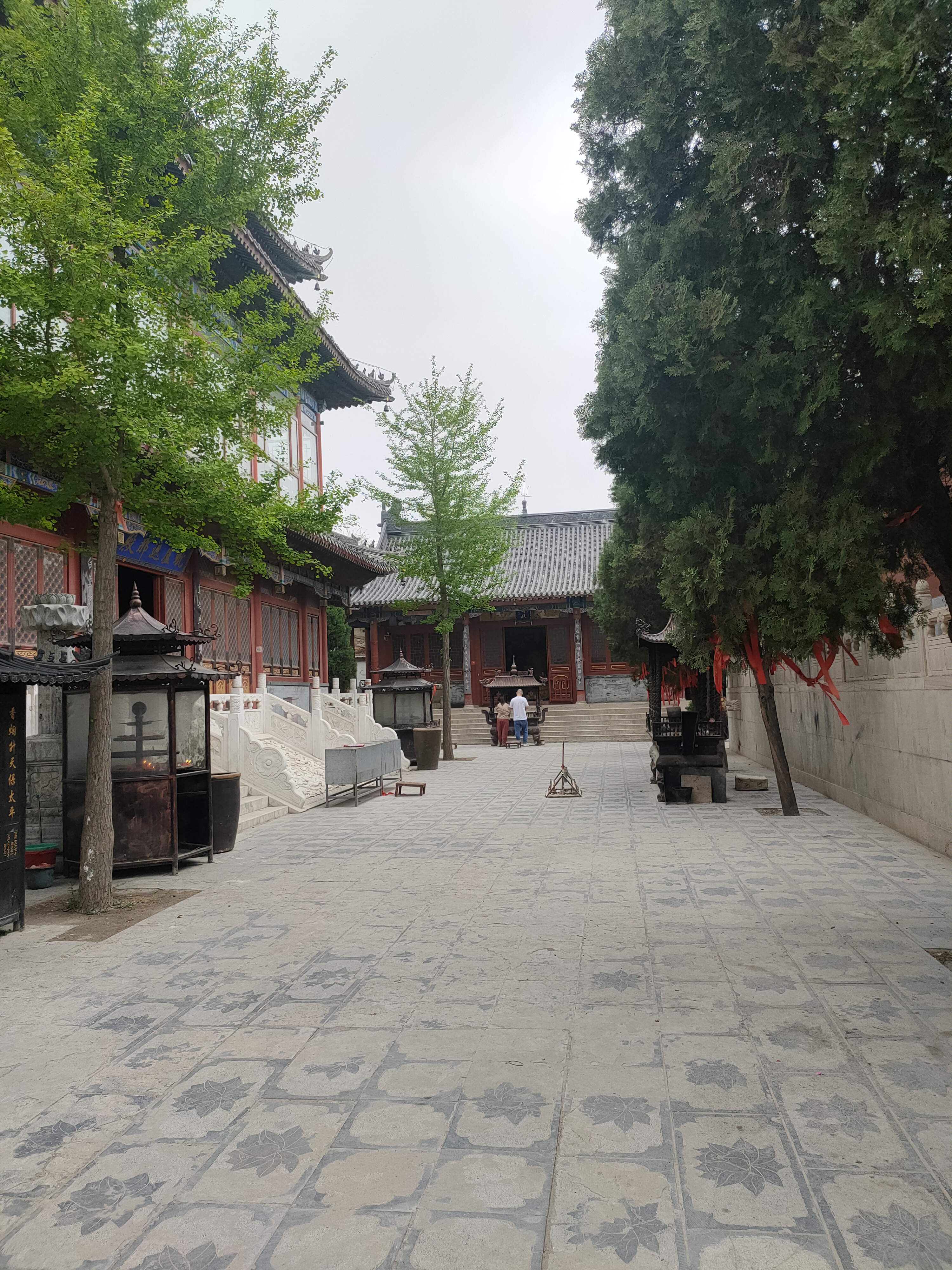 保定市满城区汉墓景区又名中山靖王墓在满城区陵山上面是西汉中山