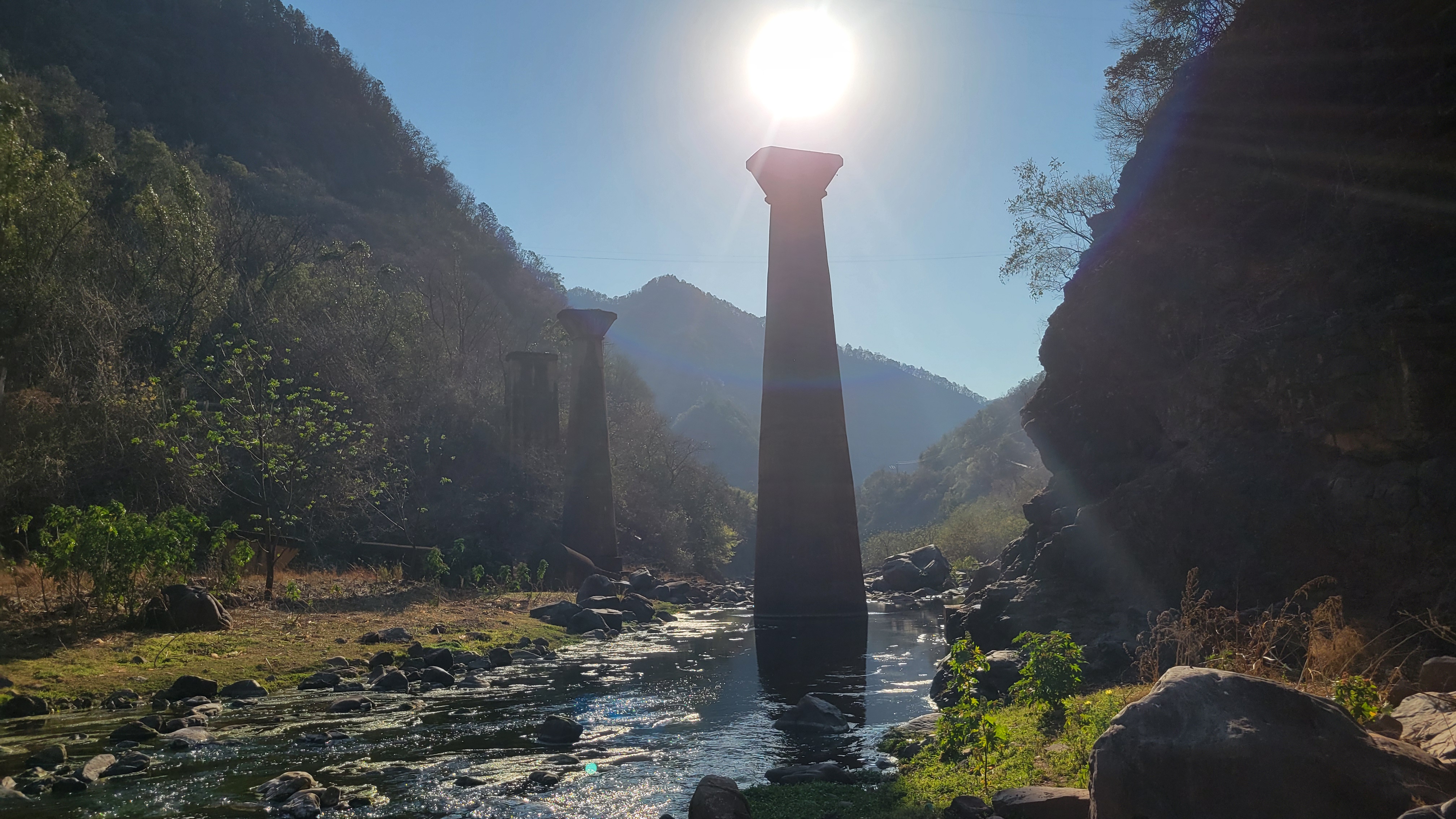 星宿江峡谷氟温泉电话图片