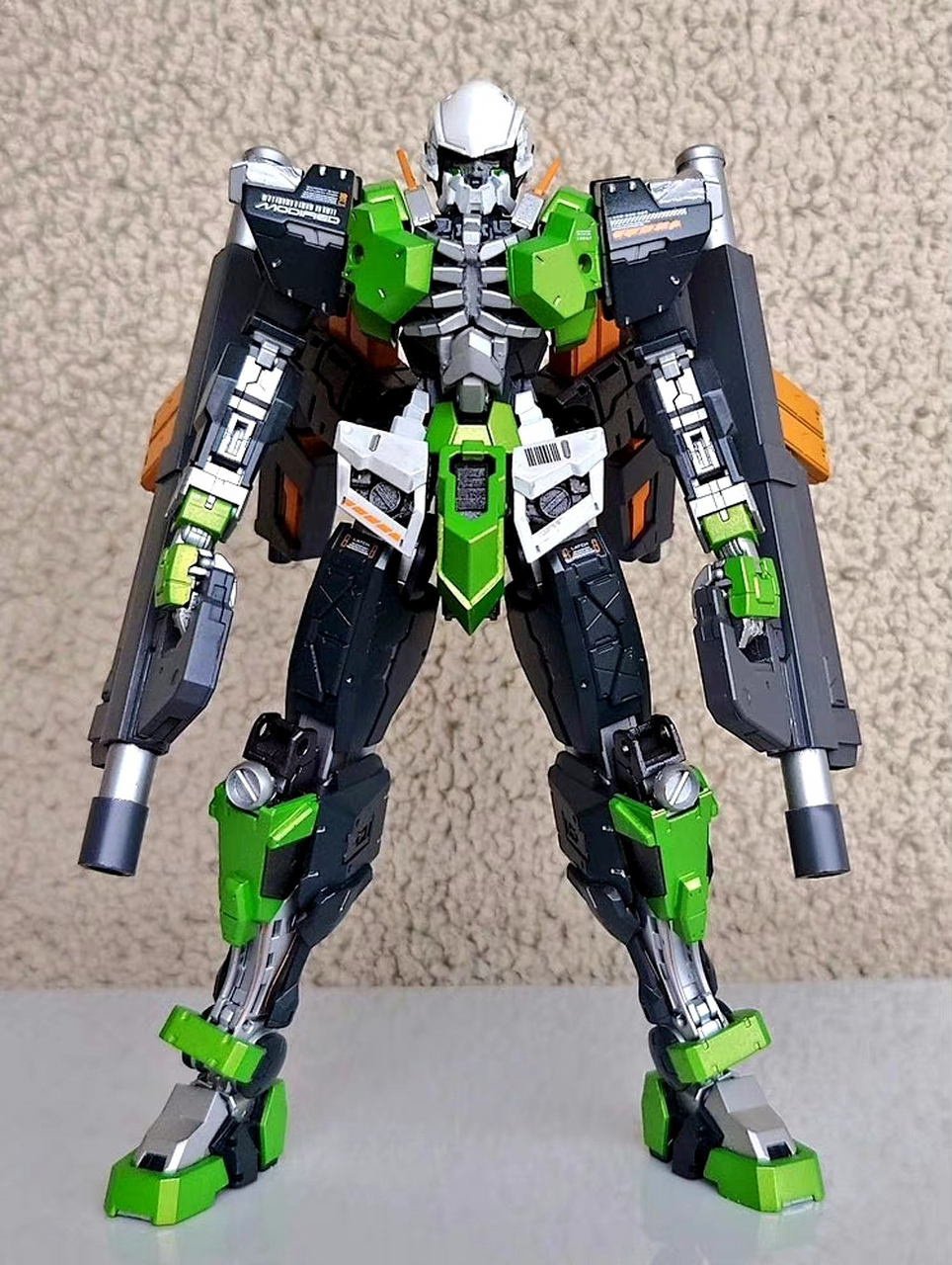 模型欣赏:机动战士高达00 力天使·骷髅连接者,进行了头雕与武器的