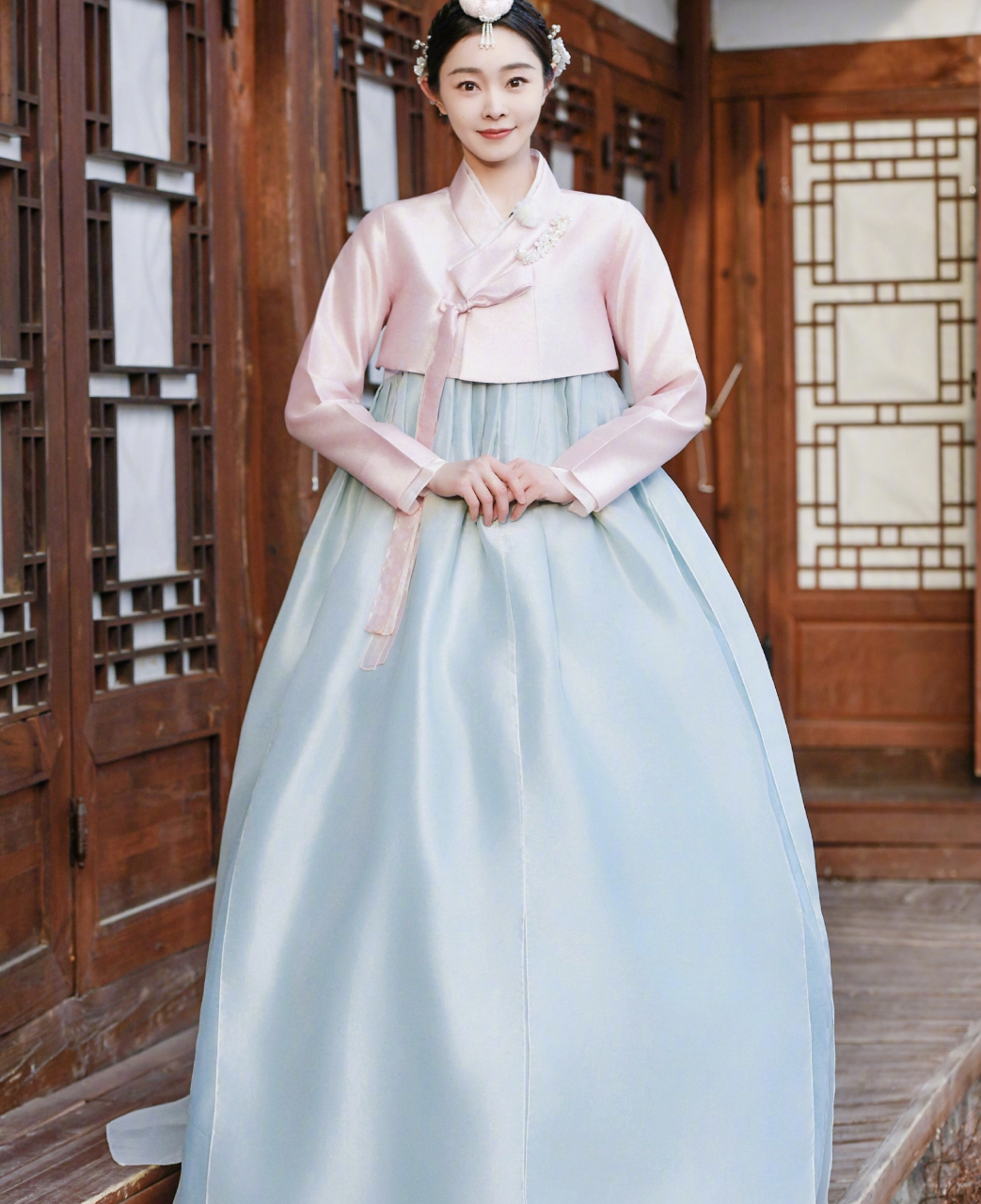 宋轶穿朝鲜族衣服可可爱爱的,好像一位公主