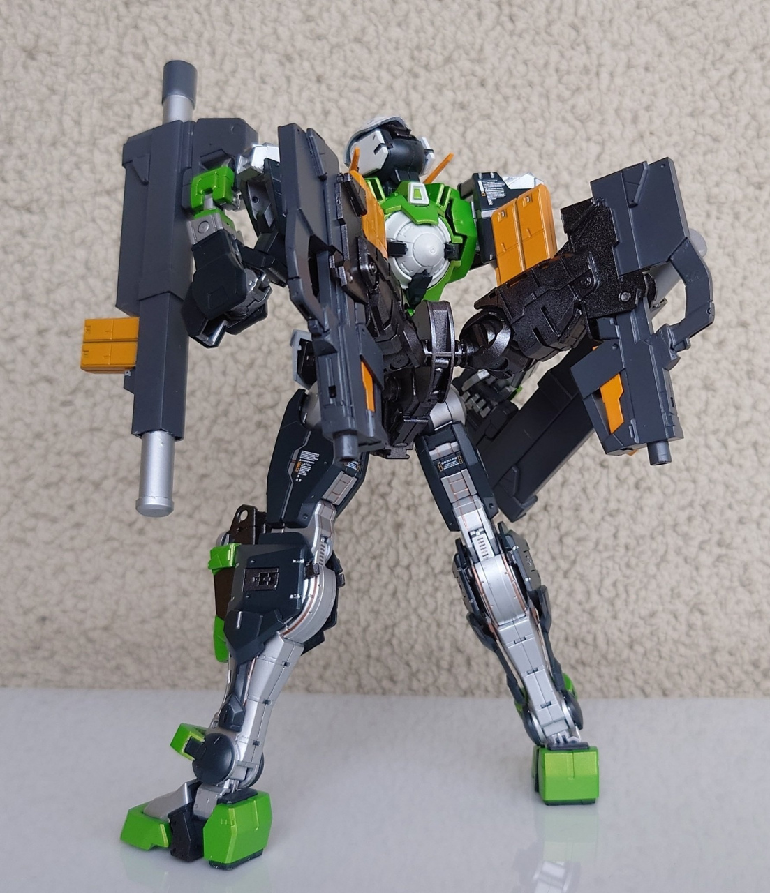 模型欣赏:机动战士高达00 力天使·骷髅连接者,进行了头雕与武器的