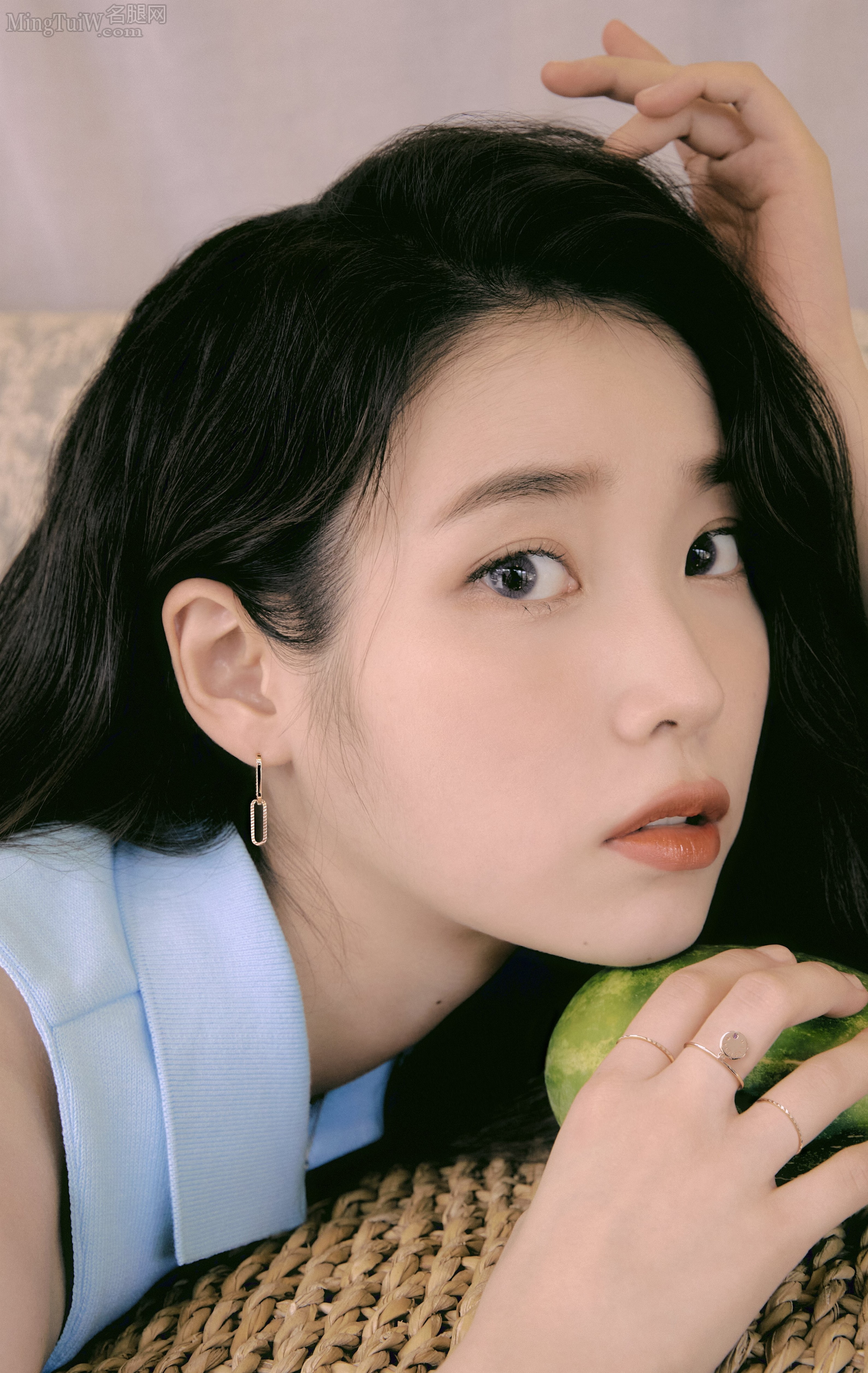 iu李知恩玉腿美足纯欲写真照