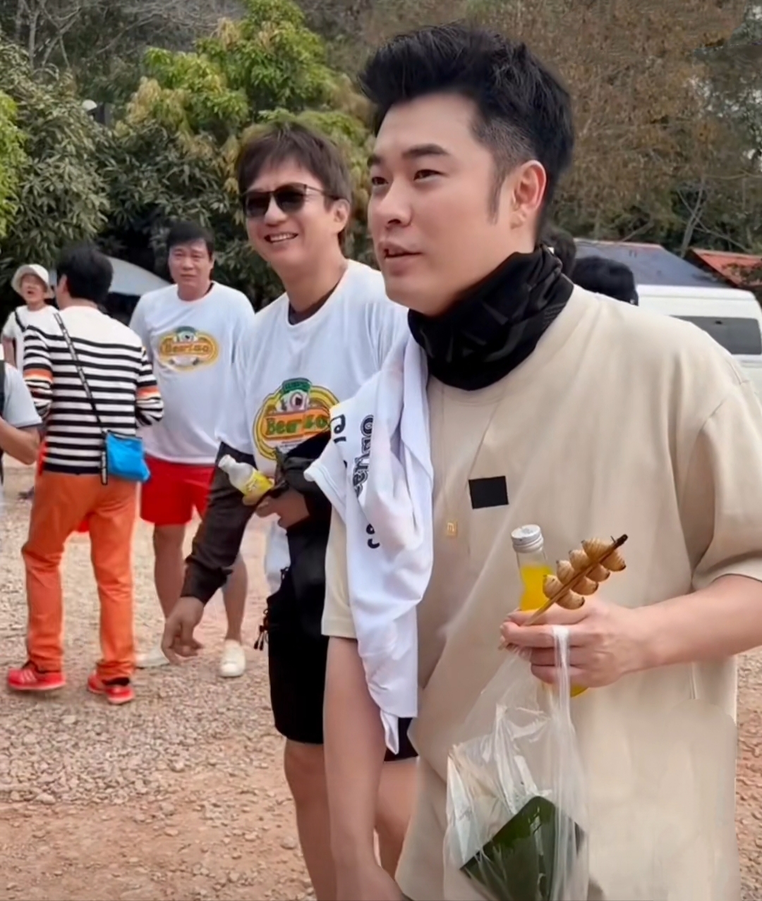 网友说陈赫晒体重174斤自曝自己瘦了不少眼睛都小了不像以前那么帅