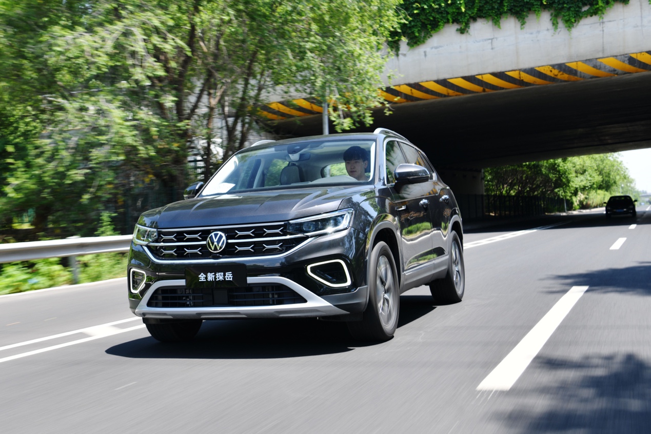 大众终于"熬不住了"!降价7万配四驱,比crv漂亮30天卖14699台
