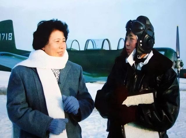 南航首位女机长刘宇环:空军王牌飞行员,退役后最"贵"民航机长