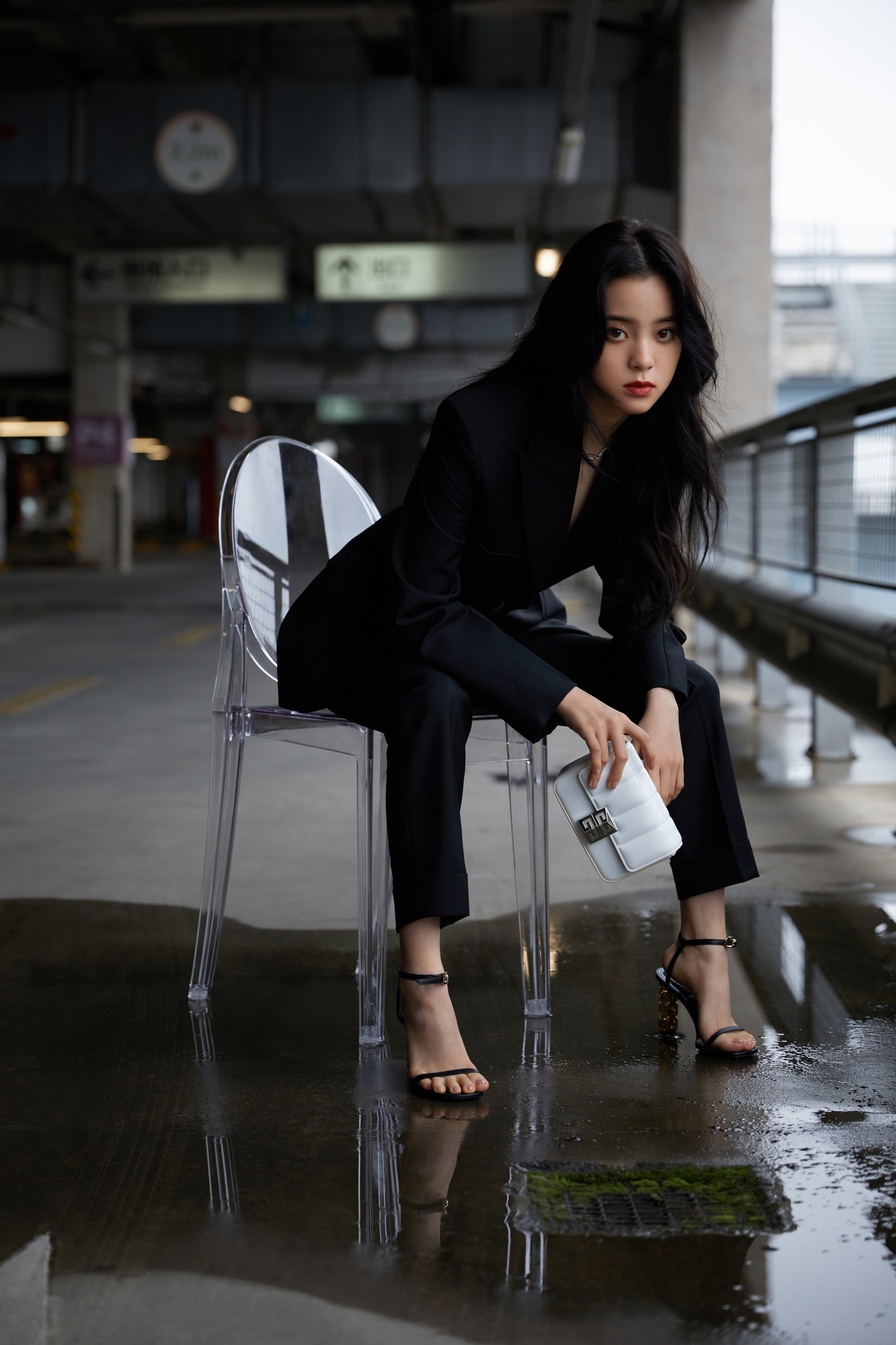 欧阳娜娜 美jio丫 黑色一字带高跟凉鞋