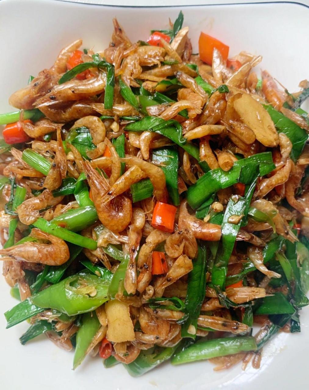 越嚼越香的韭菜炒河虾～下酒必备 感觉好久没吃了!