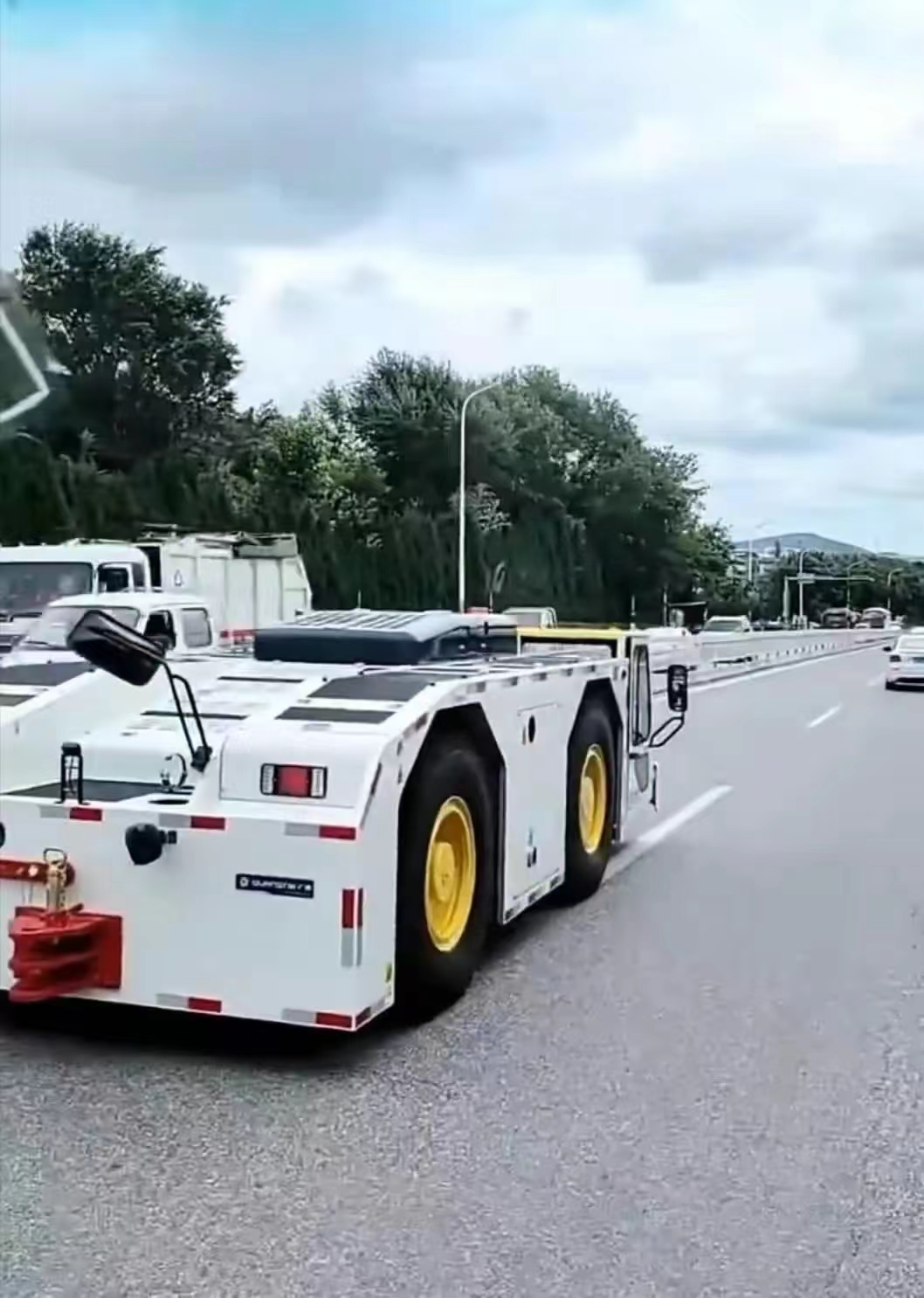 这种车马力超大,抓地力超强,应该不是普通的车吧!