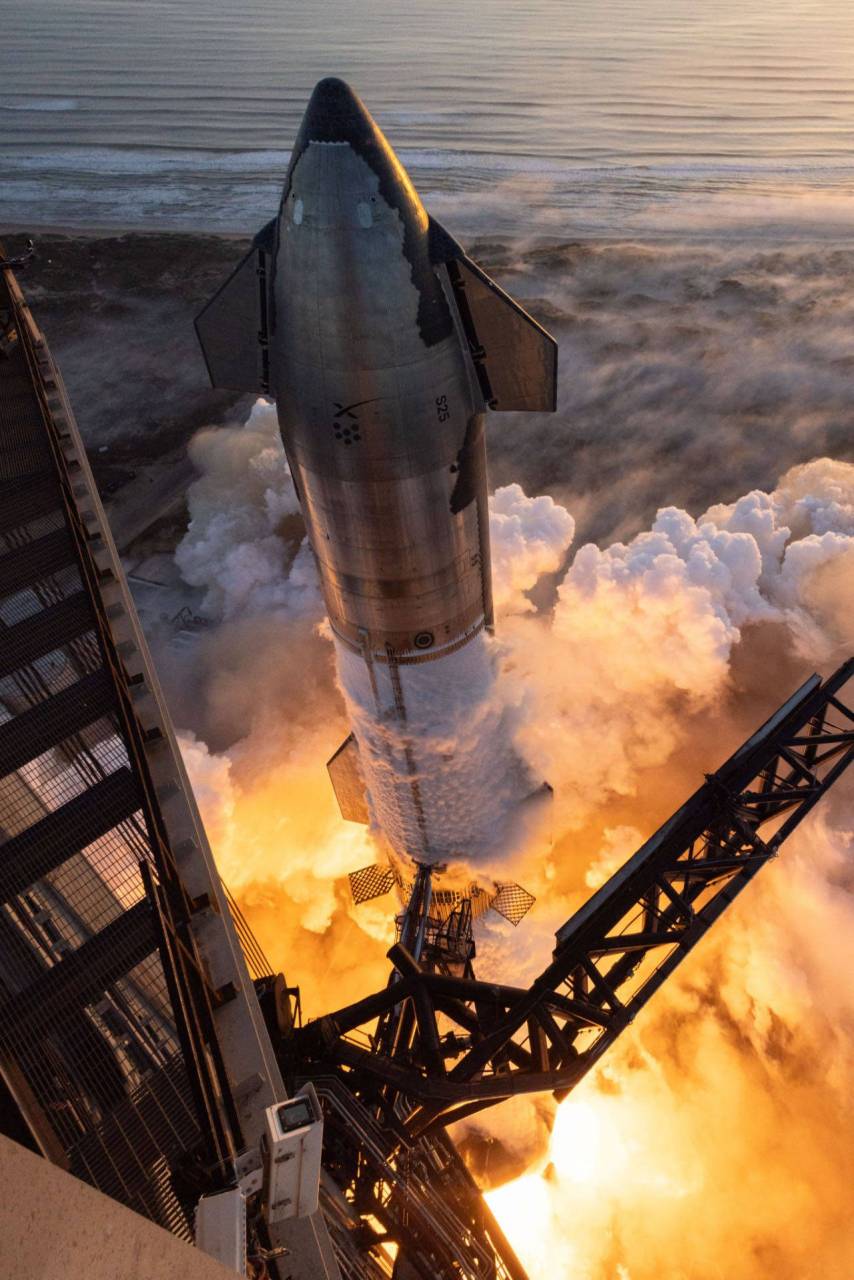 40,马斯克旗下spacex公司使用一枚编号b1062的猎鹰九号火箭,从卡角太