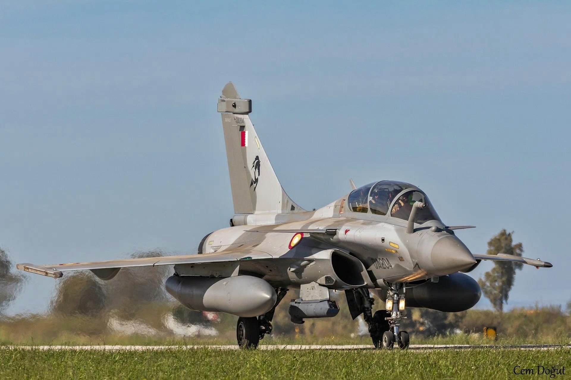 卡塔尔空军空优涂装的双座阵风战斗机