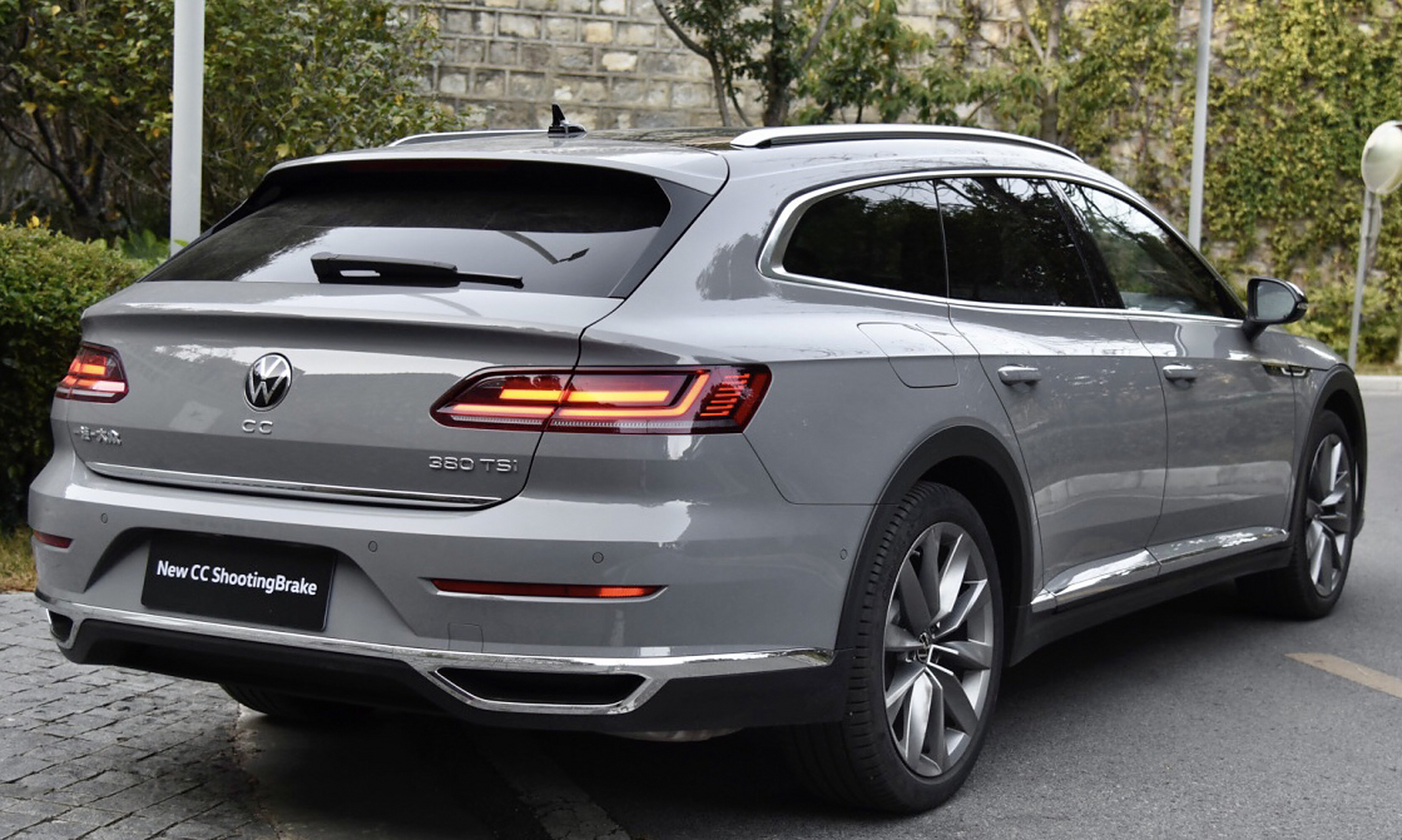 一汽大众cc跨界旅行车——大众cc猎装版,低趴的运动姿态惹人爱,可是路