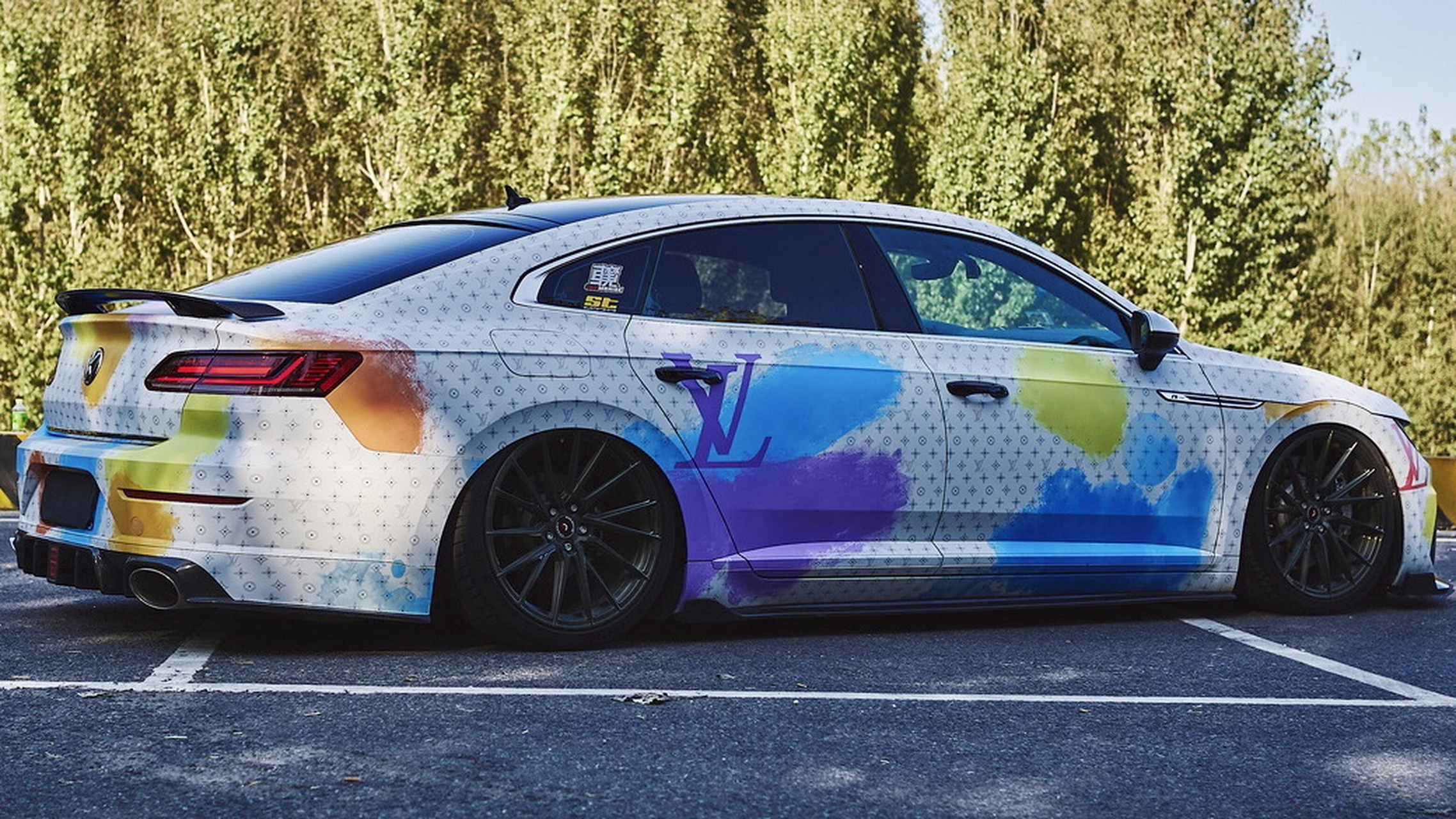 一汽大众cc就轿跑,低趴的姿态已经够完美了,再加上这样的外观改装