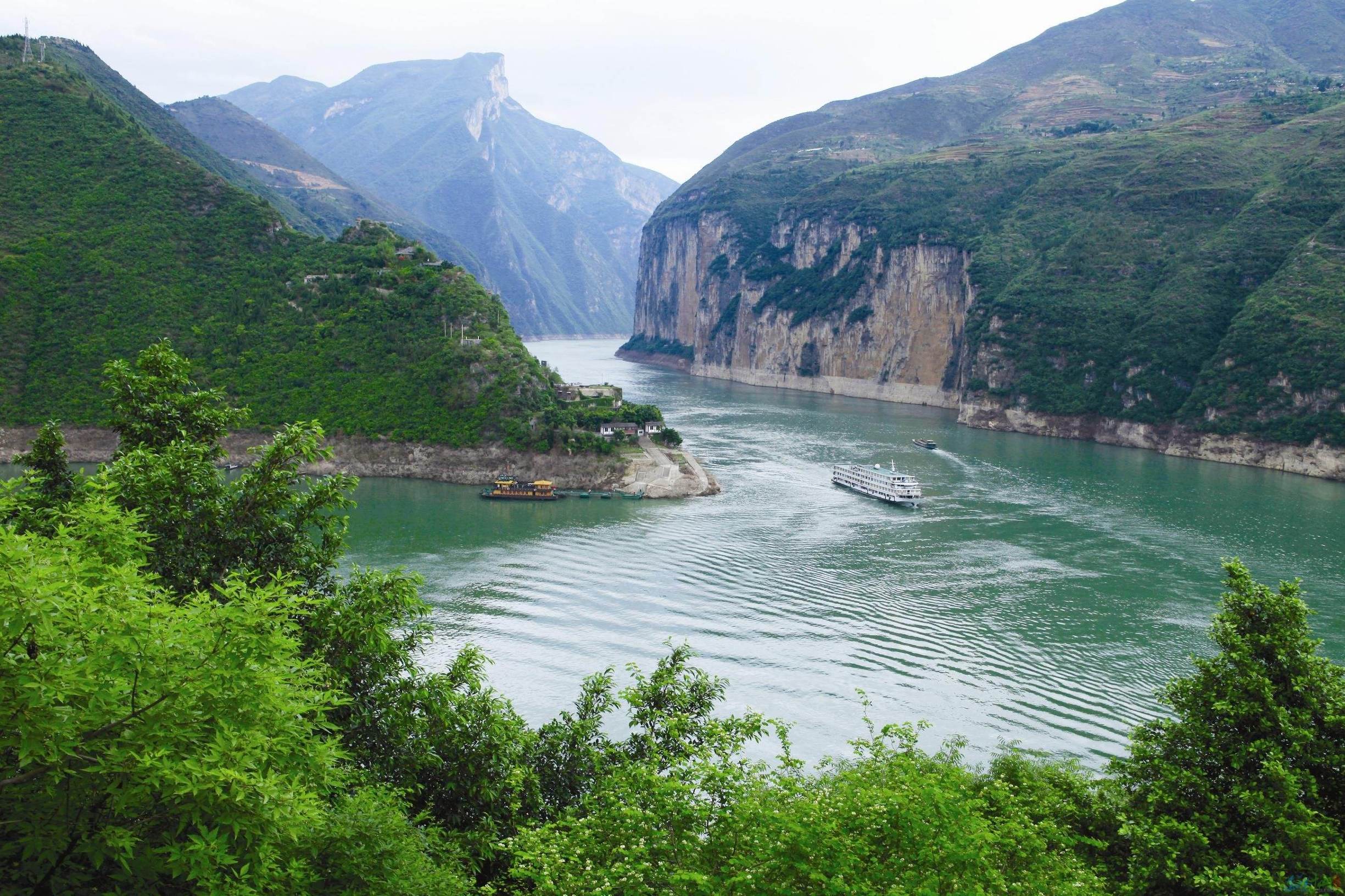 三峡       长江三峡又名峡江或大三峡