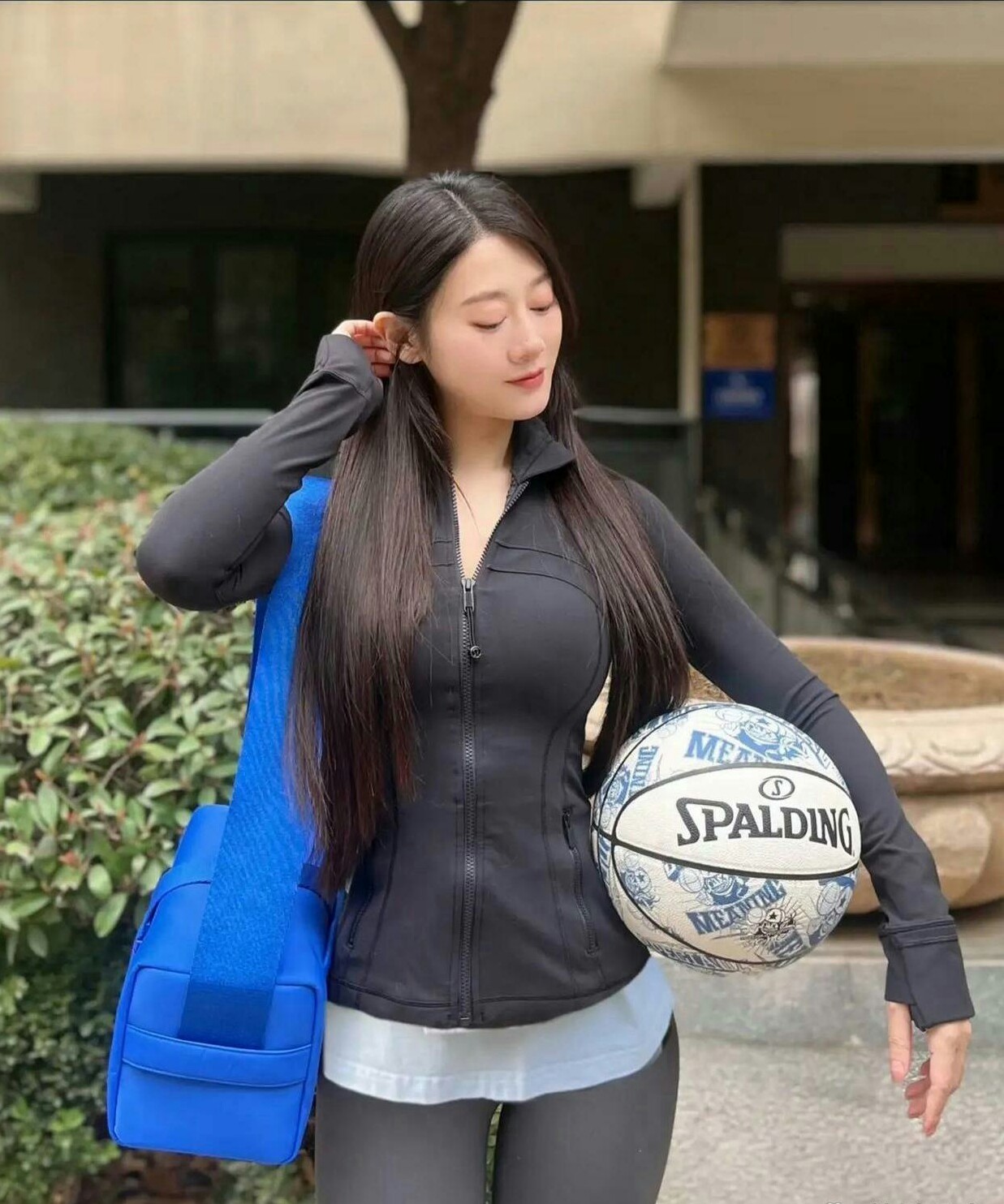请尊重每一个打篮球的女孩即使再菜她也有一颗热爱篮球的心