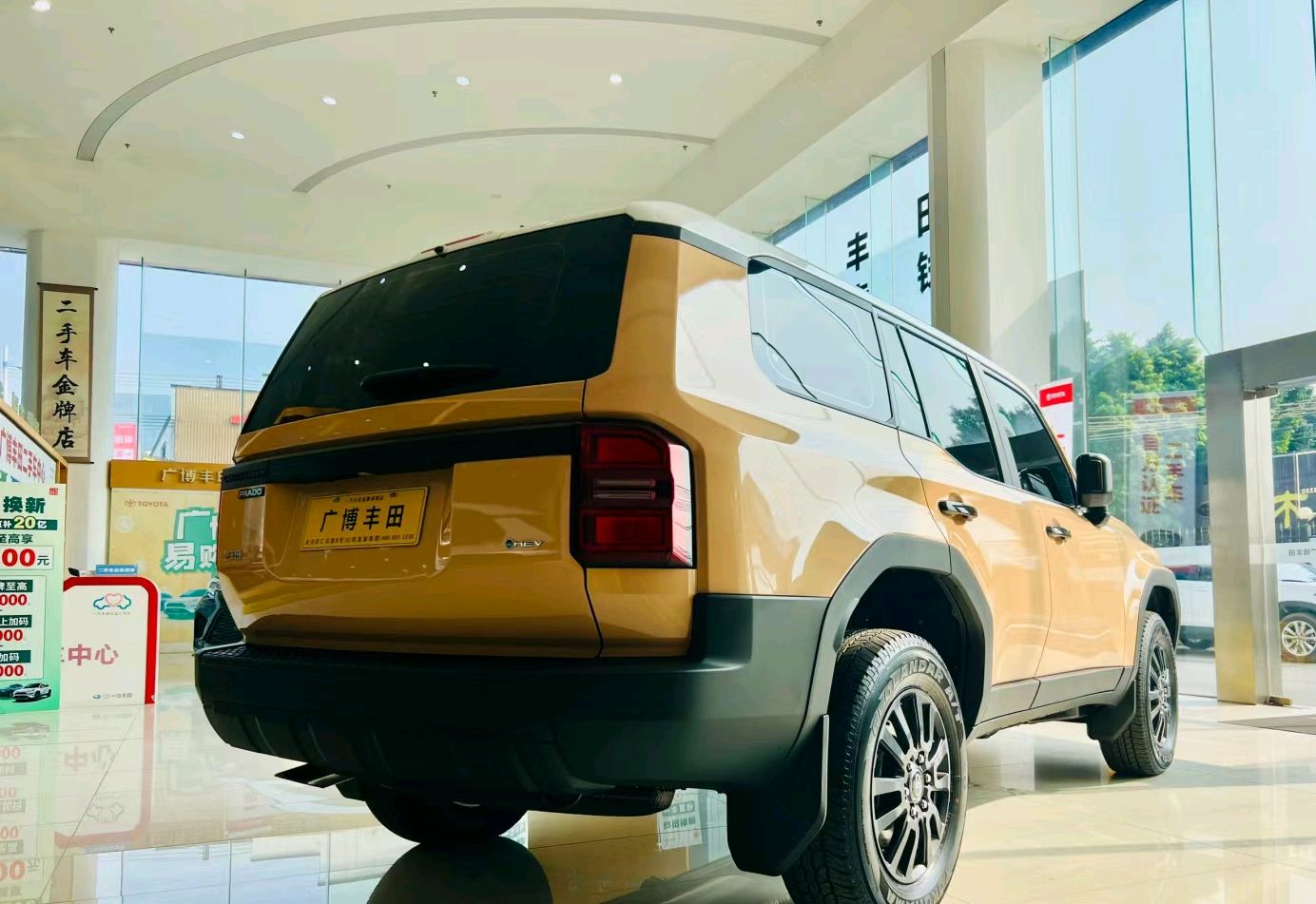 丰田普拉多"沙漠黄"配色曝光,越野魅力无限