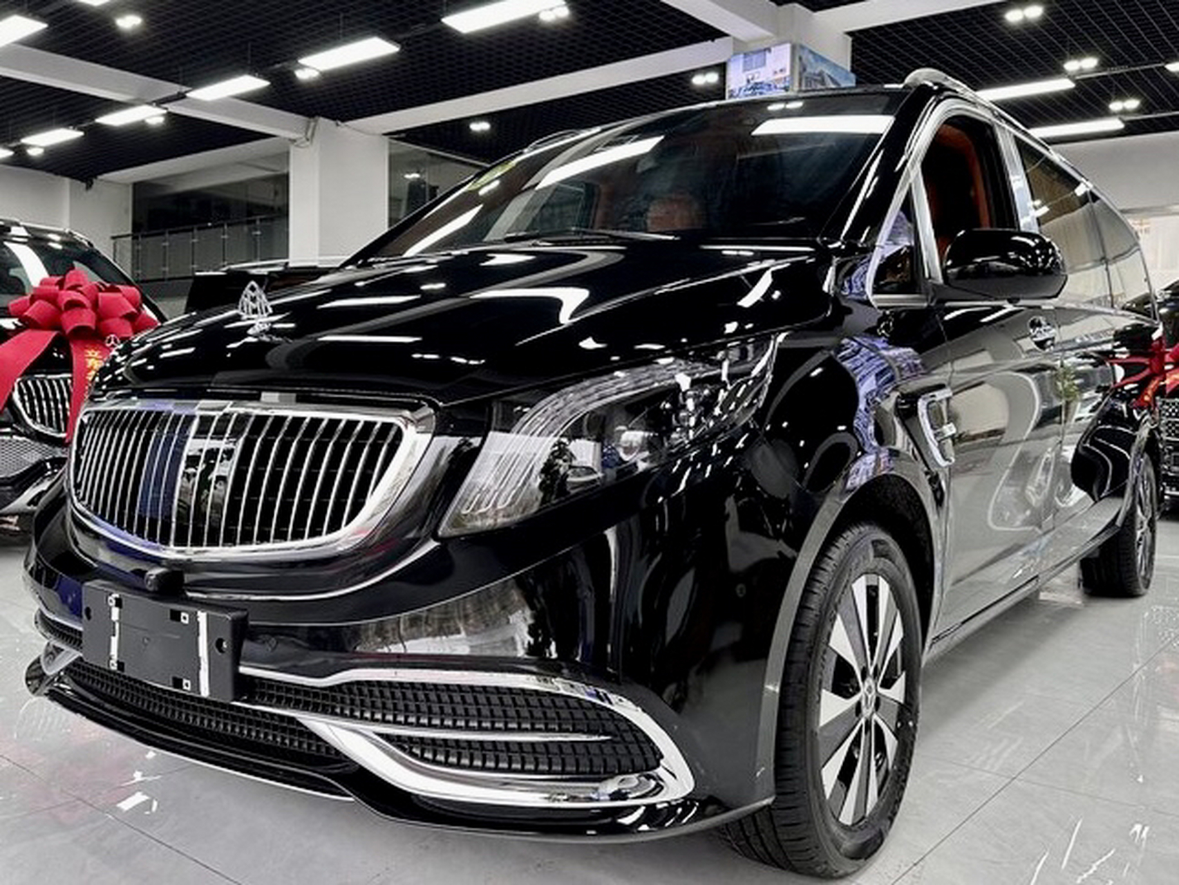 奔驰威霆,迈巴赫改装版本