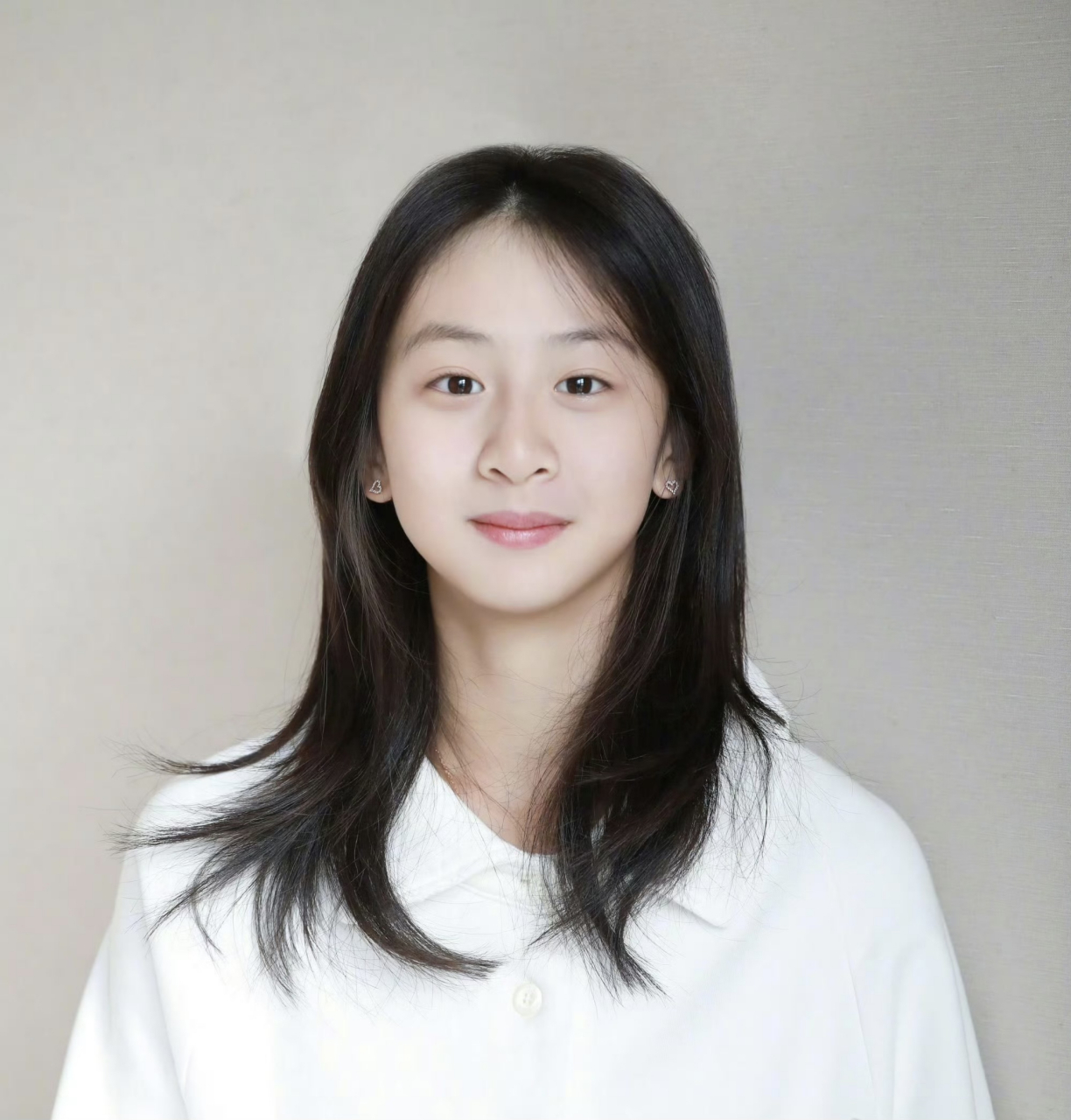 田亮叶一茜为女儿庆生,16岁森碟素颜出镜.