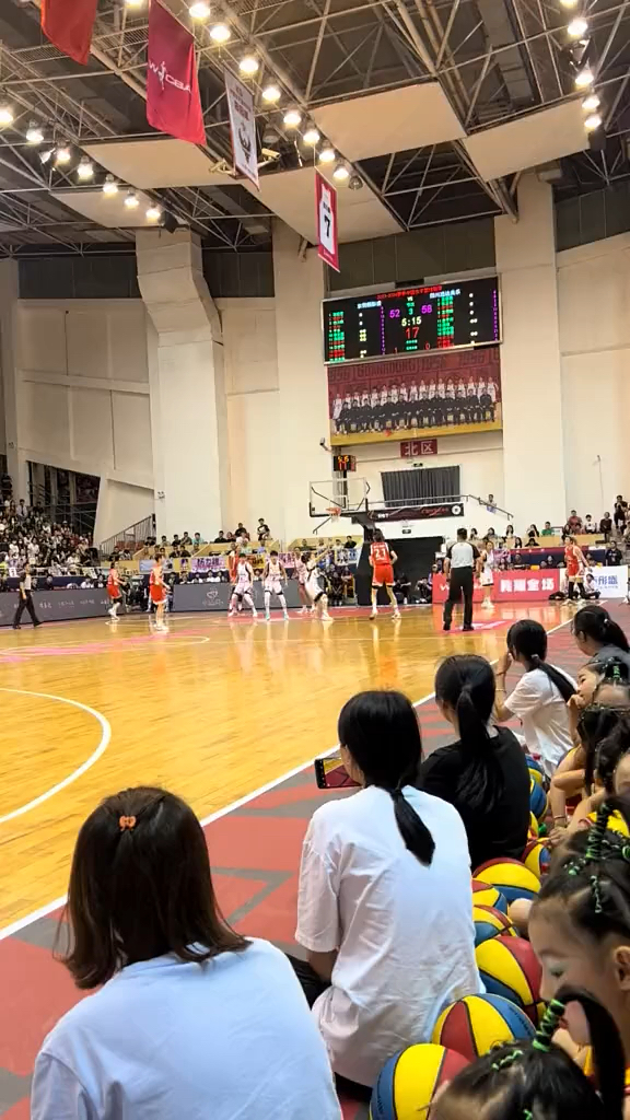 韩旭招牌中投命中率非常高中国女篮