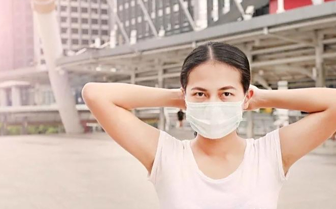 在疫情之前,戴口罩的人在大街上还显得格外"突出".